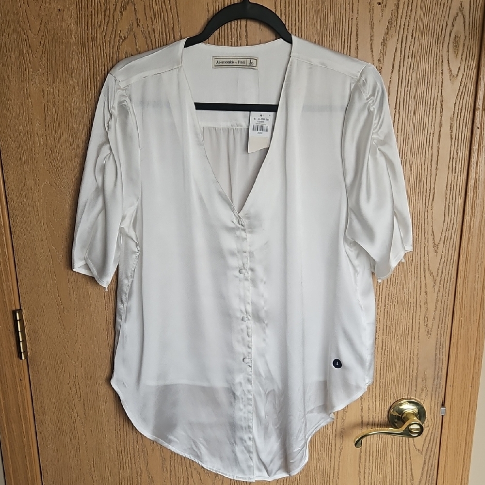 NWT Abercrombie & Fitch Cream V-Neck Blouse